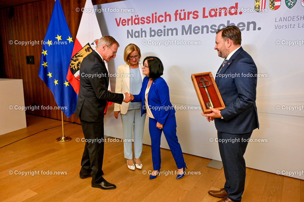 Pressekonferenz Land Ooe_ Oberoesterreich uebernimmt den Vorsitz in der Landeshauptleute-Konferenz_ 03.07.2024-83 | 03.07.2024, Linz, AUT, Pressekonferenz Land Ooe, Oberoesterreich uebernimmt den Vorsitz in der Landeshauptleute-Konferenz, im Bild Thomas Stelzer (VP, Landeshauptmann Oberoesterreich), Johanna Mikl-Leitner (VP, Landeshauptfrau Niederoesterreich), Margit Goell (VP, Mitglied des Bundesrates), Franz Ebner (VP, Praesident des Bundesrates)