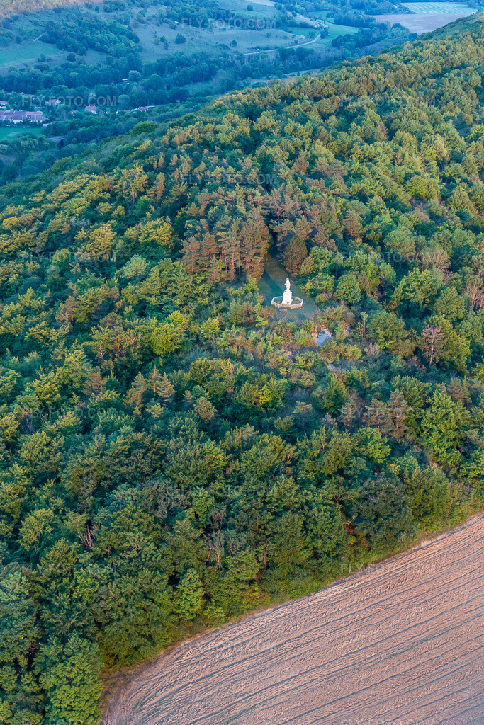 Aerial view: Statue of Mary in Poissons in the state Haute Marne, France. – Photo: IMG_134358.jpg taken on 09/03/2022 by Werner Riehm/FLY-FOTO.com – Resolution of the original: 3648 x 5472 px