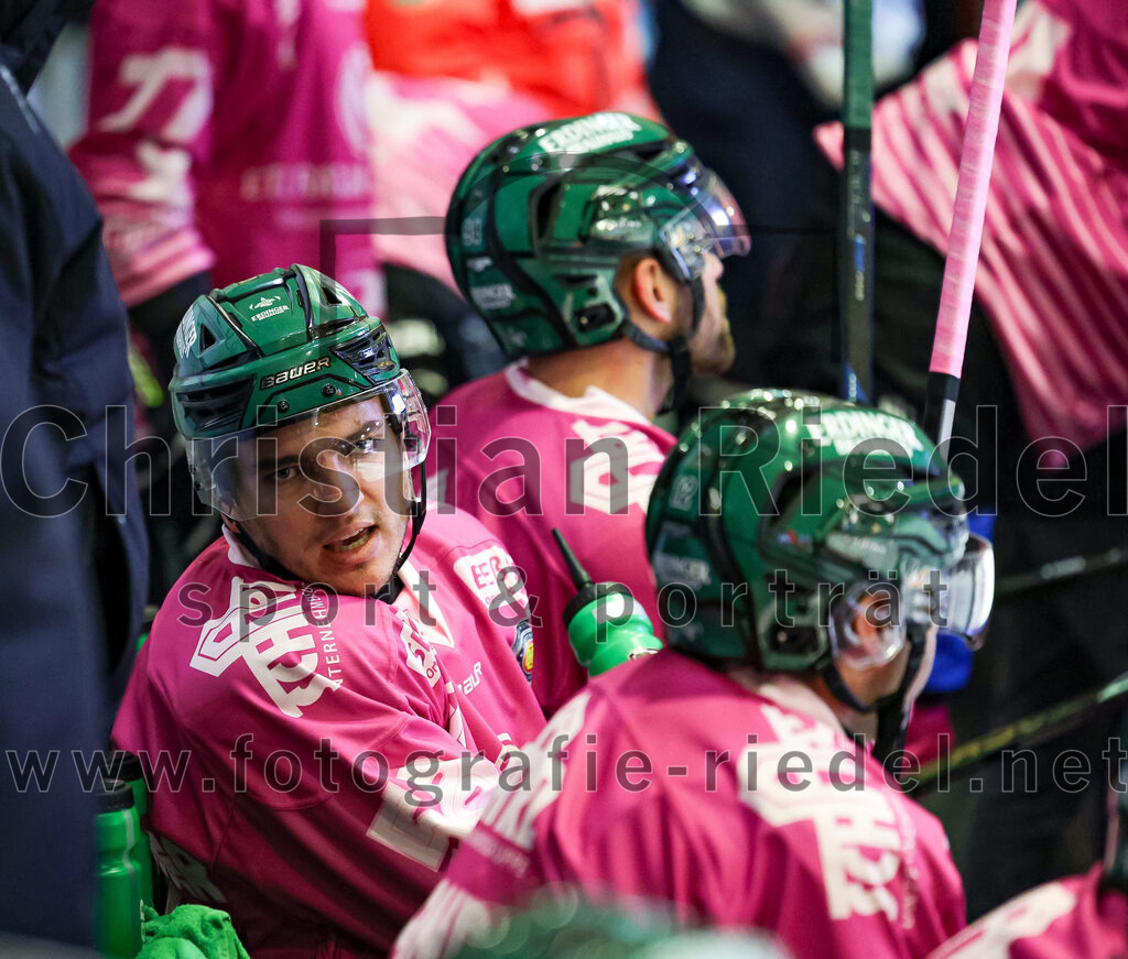 2025-10-05_136_TSV_Erding_gegen_Heilbronner_Falken | Erding, Deutschland, 05.10.2025:Eishockey, Oberliga Süd 2025 / 2026, 6. Spieltag, TSV Erding gegen Heilbronner Falken, Endergebnis: 3:1Paul Pfenninger (Erding Gladiators, #58)Foto: Christian Riedel / fotografie-riedel.net