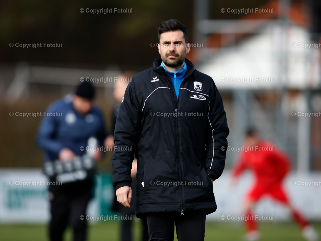 A_LUI_28032026_15 | SPORT,FUSSBALL, LT1 OOE LIGA ASKOE OEDT 1B-SV ZEBAU BAD ISCHL 28.03.2026 IM BILD: TRAINER MICHAEL WINDISCHHOFER  (OEDT1B) UND (BAD ISCHL) FOTO:FOTLUI 