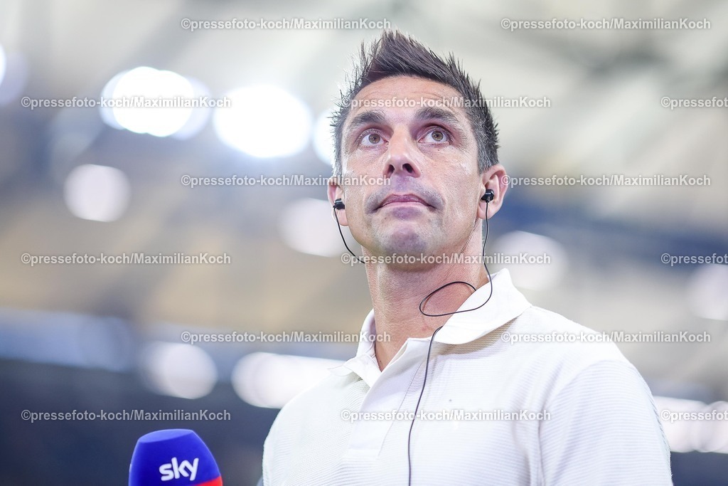 S0413092501019 | 13.09.2025, Fußball, FC Schalke 04 - Holstein Kiel, 5.Spieltag, 2. Fußball Bundesliga, Veltins-Arena Gelsenkirchen, Saison 2025 2026: Cheftrainer Marcel Rapp (Holstein Kiel)  DFB regulations prohibit any use of photographs as image sequences and or quasi-video.