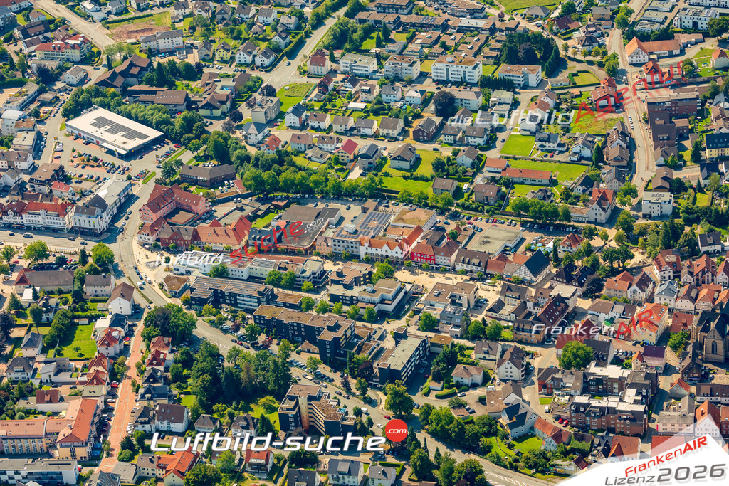 Neue Luftbildaufnahme der Stadt Bad Driburg - Das Luftbild wurde 2025 vom UL-Flugzeug heraus erstellt ( keine Drohnenaufnahme ) - Hochauflösende Luftaufnahme - für Wandbilder und großformatige Ausdrucke geeignet. Das besondere Geschenk!Hier alle&nbsp;Infos zur Lizenzierung der LuftaufnahmeWir fliegen auch dieses Jahr wieder in Ihre Region um Luftbilder zu erstellen.- Luftbild anfragen