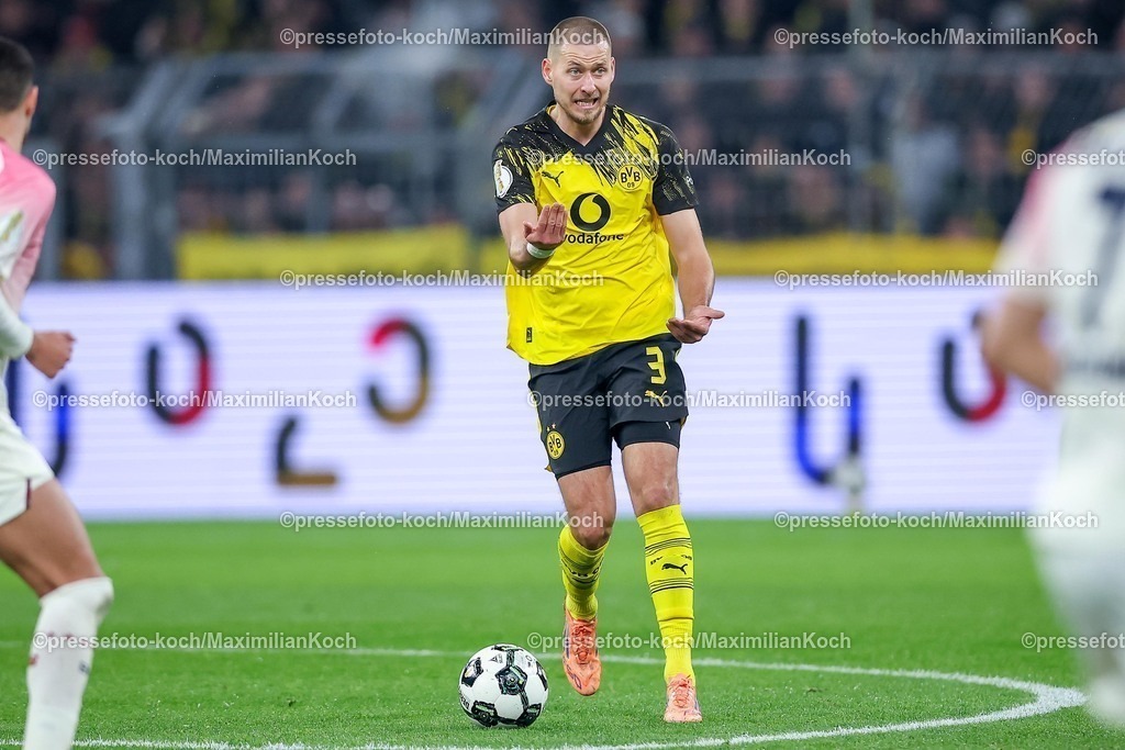 BVB02122501123 | 02.12.2025, Fußball, DFB-Pokal, Borussia Dortmund - Bayer 04 Leverkusen, Achtelfinale, Signal Iduna Park, Saison 2025 2026: Waldemar Anton (BVB #03) DFB regulations prohibit any use of photographs as image sequences and or quasi-video.