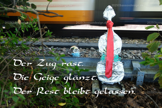 300dpi_gverpgleise-6T4T | Ironische, lustige Fotomontagen, Fotodesign Musik, Musikinstrumente ohne KI. Klavier. Geigen. Violinen. Bratschen. Trompeten. Tubas. Cello. Celli. Kontrabass. Kaufen Sie die Bilder in einer geschützten Galerie bequem online. - Realisiert mit Pictrs.com