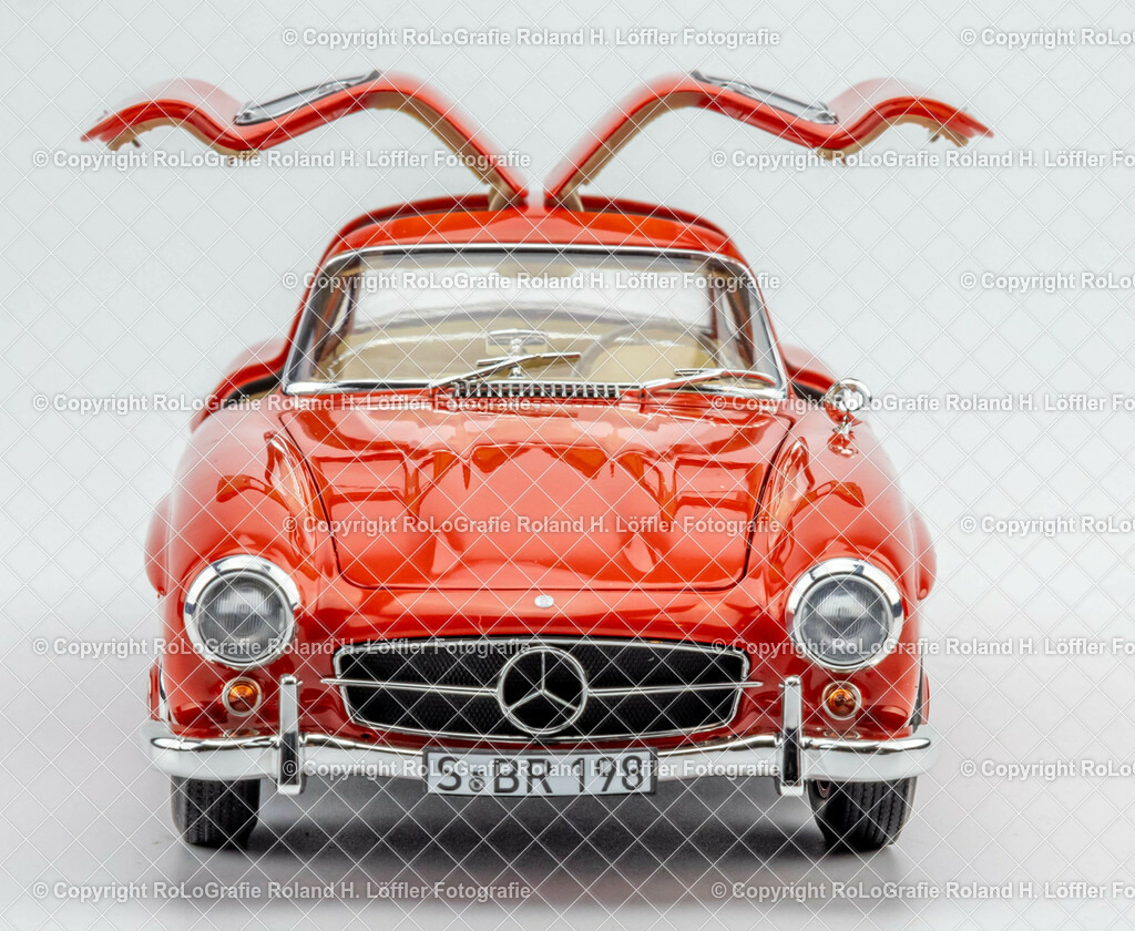 Fahrzeug_22 | Modellfahrzeug in Modellandschaft - Realisiert mit Pictrs.com