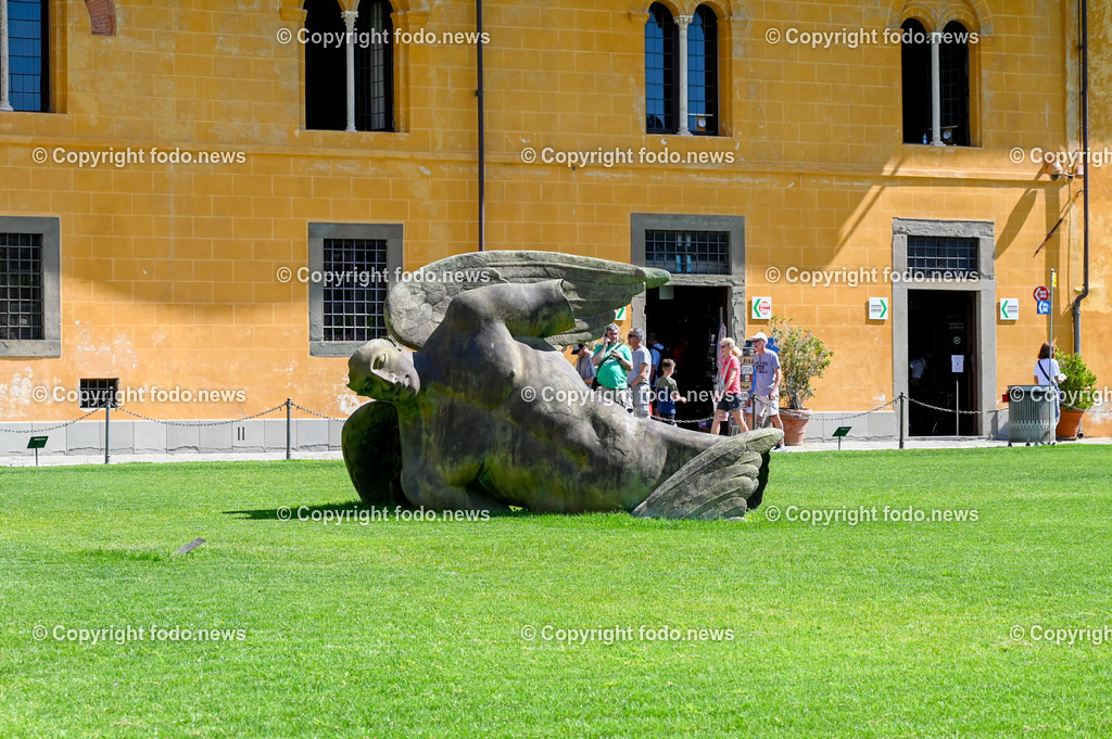 Italien_ Toscana_ Pisa_ 28.05.2024-100 | 28.05.2024, Italien, ITA, Toskana, Pisa im Bild Stadtansichten, Gebäude, Architektur, Touristen, Historisch, Souvenier, Turm, Dom, Piazza, schief


Pisa ist eine Stadt in Italien, gelegen in der Toskana am Arno. Wahrzeichen ist der als Schiefer Turm von Pisa bekannte Campanile des Doms auf der Piazza dei Miracoli im Norden des Stadtzentrums. 
Quelle: Wikipedia
