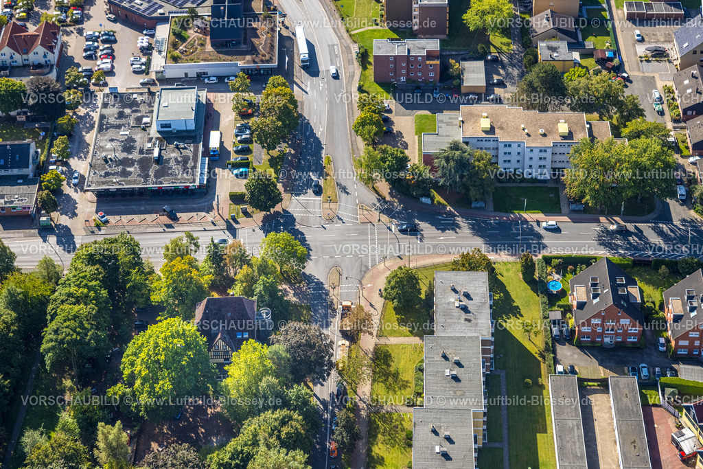Hamm250901211 | Luftbild, Wohngebiet Straßenverkehr-Kreuzung Ostwennemarstraße und Alter Uentroper Weg, Waldstück mit Villa Kunterbunt, Uentrop, Hamm, Ruhrgebiet, Nordrhein-Westfalen, Deutschland