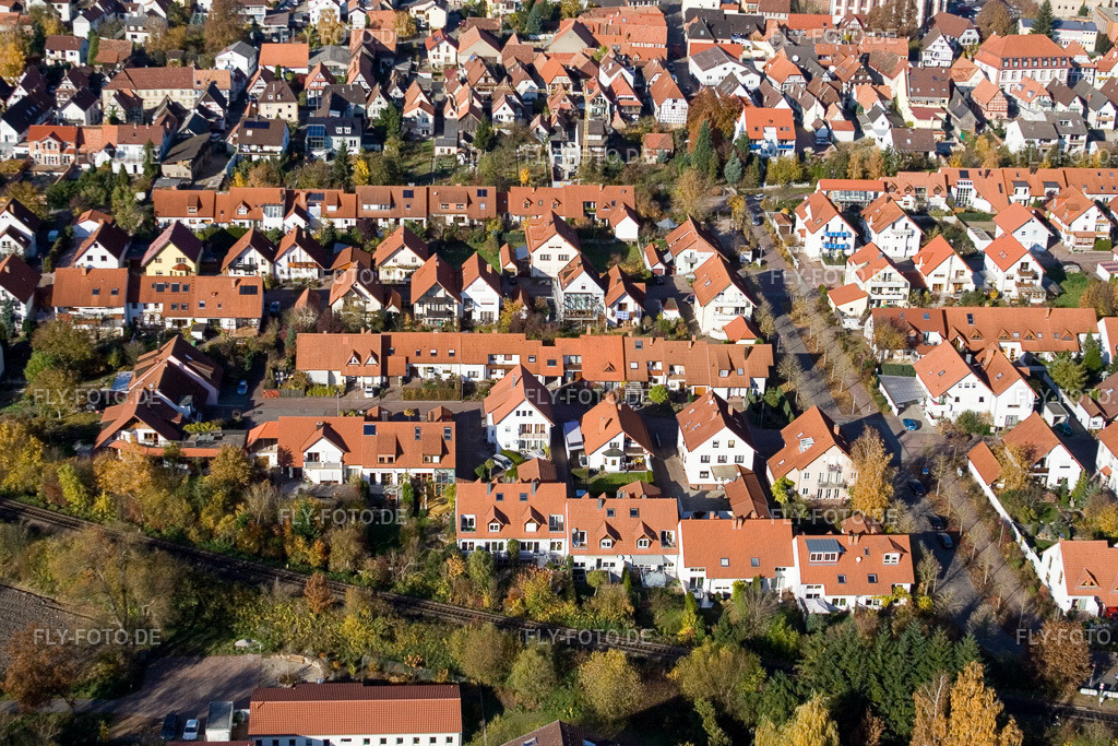 Nußbaumallee | Luftbild: Nußbaumallee in Kandel im Bundesland Rheinland-Pfalz in Deutschland. Foto: IMG_8812.jpg vom 05.11.2007 durch Werner Riehm/FLY-FOTO.de - Realisiert mit Pictrs.com