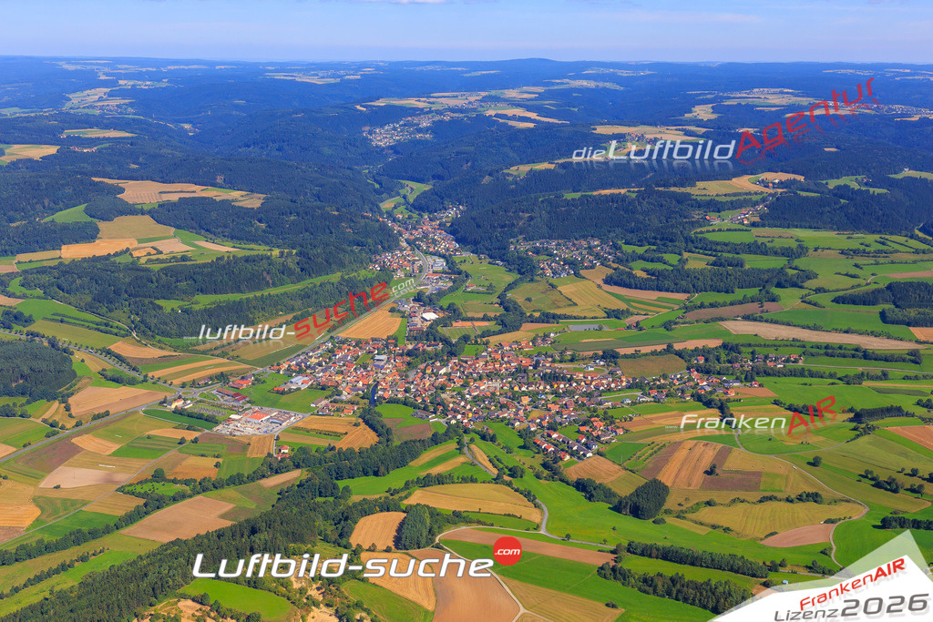 Die Luftaufnahme Friesen - Kronach wurde vom UL-Flugzeug (keine Drohne) aus fotografiert.Hohe Druck- Auflösung-die Geschenkidee!