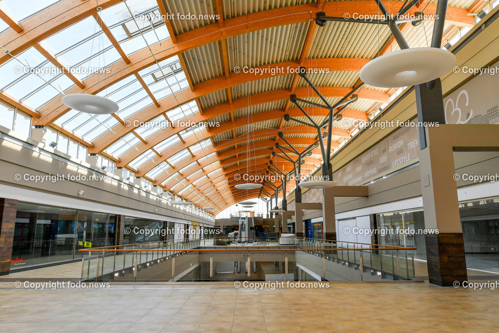 Deutschland_ Baden-Wuerttemberg_ Ulm_ 11.04.2025-13 | 11.04.2025, Deutschland, GER, Baden-Wuerttemberg, Ulm, im Bild Themenbild, Blautal-Center, Einkaufszentrum, geschlossen, Leerstand, Rolltreppen, Verkaufsflaeche, Geschaefte, Feature, Symbolbild, Das Blautal-Center ist ein am 29. Oktober 1997 eroeffnetes ehemaliges Einkaufszentrum in Ulm, sein Betrieb wird seit 2024 eingestellt. Mit einer Gesamtflaeche von 44.500 m² war es eines der groeßten Einkaufszentren Sueddeutschlands