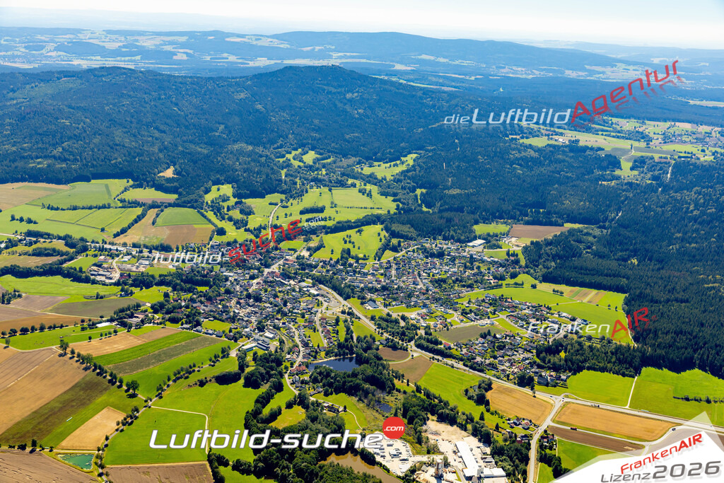 Das Luftbild zeigt :  Tröstau - Die Luftaufnahme wurde 2023 vom UL-Flugzeug aus erstellt ( keine Drohne ) - Hochauflösende Luftaufnahme - Für grossformatige Ausdrucke geeignet. Die Geschenkidee !Mit Lizenz und Bildrechte bestellbar