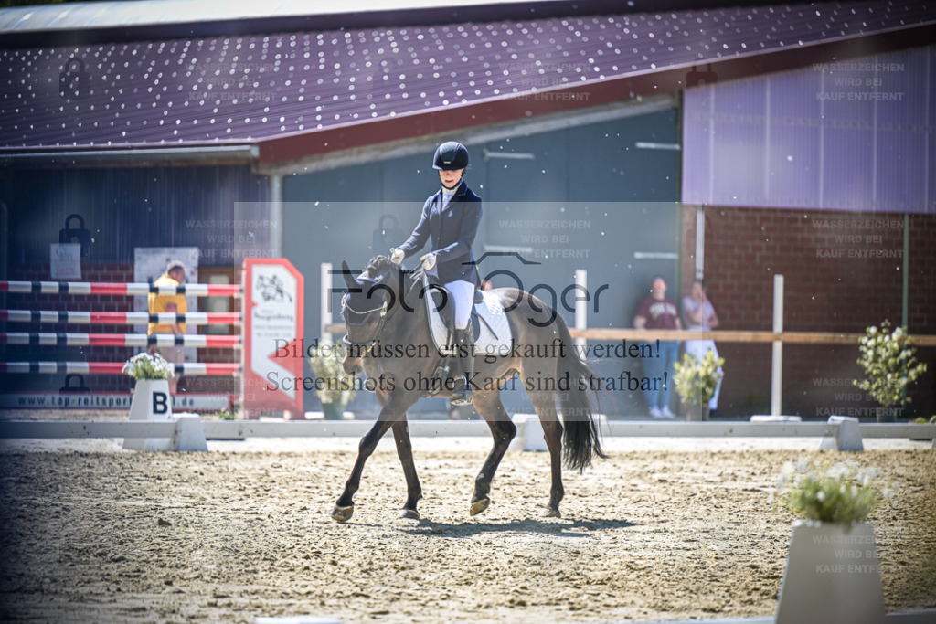 DOS_9689 | Entdecke hochwertige Reitturnierfotos von Foto Oger. Professionell, emotional und authentisch – jetzt Lieblingsmomente im Shop bestellen. - Realisiert mit Pictrs.com