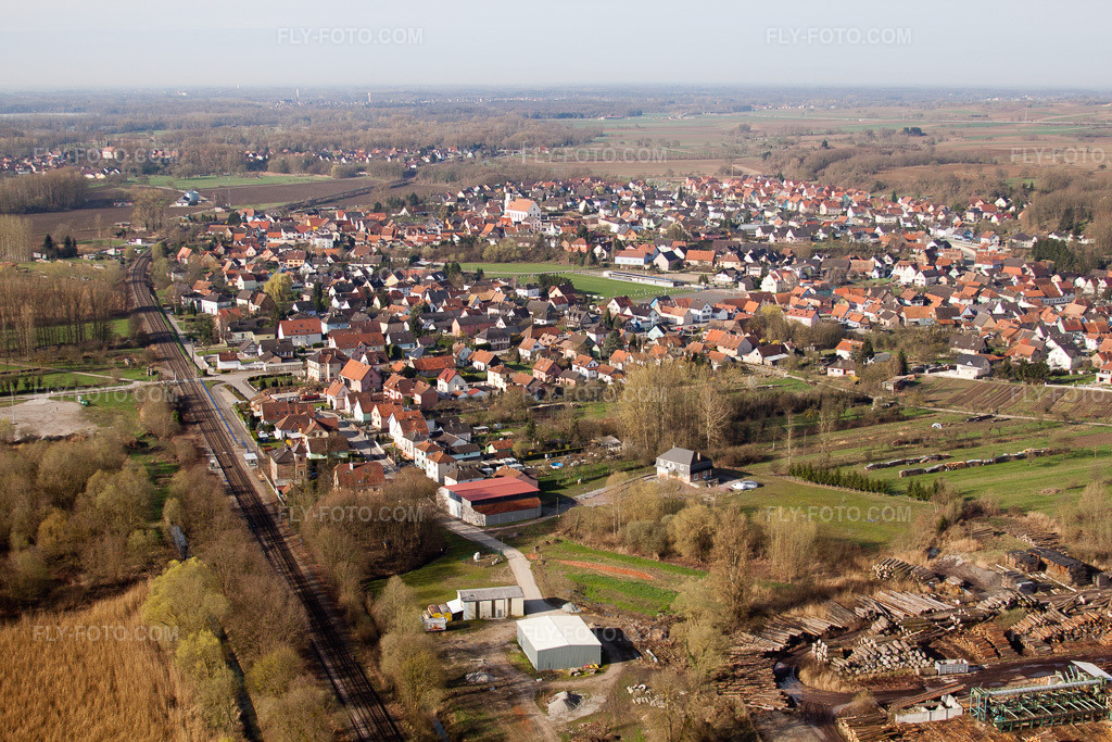 Aerial view: View of the town in Mothern in the state Bas-Rhin, France.Photo: IMG_25621.jpg taken on 04/02/2010 by Werner Riehm/FLY-FOTO.comResolution of the original: 4752 x 3168 px