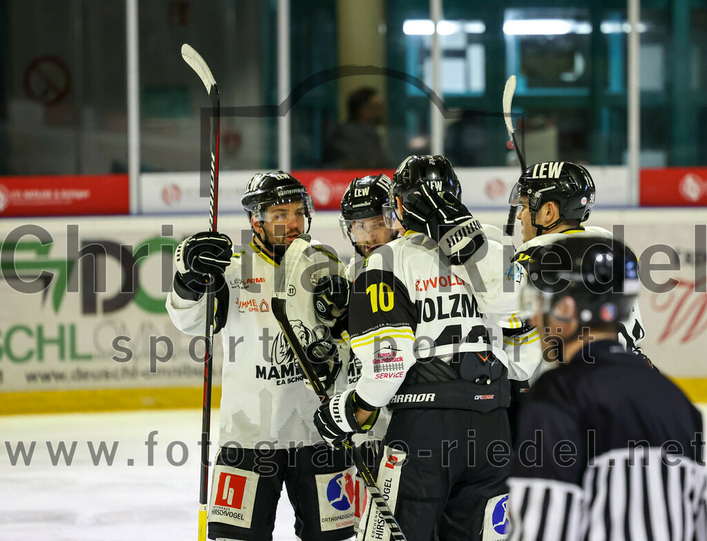 2022-12-23_024_TSV_Erding_gegen_EA_Schongau | Erding, Deutschland, 23.12.2022:
Eishockey, Bayernliga 2022 / 2023, 22. Spieltag, TSV Erding gegen EA Schongau, Endergebnis: 

Foto: Christian Riedel / fotografie-riedel.net