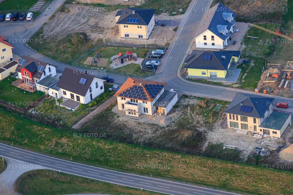 Luftbild: Falkenweg x Forstlandallee in Jockgrim im Bundesland Rheinland-Pfalz in Deutschland. Foto: IMG_63367.jpg vom 28.03.2014 durch Werner Riehm/FLY-FOTO.de