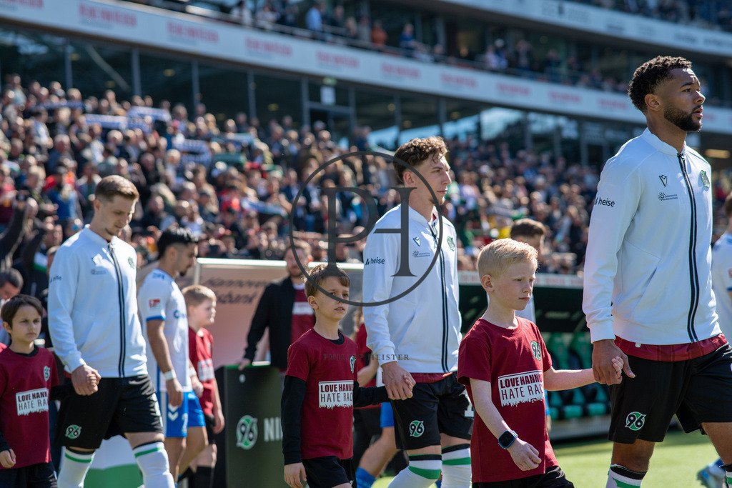 Hannover 96 vs 1. FC Magdeburg – 2. Bundesliga – 29.03.2025 | Szene aus dem 2. Bundesliga-Spiel des 27. Spieltags zwischen Hannover 96 und dem 1. FC Magdeburg am 29. März 2025 in der Heinz von Heiden Arena in Hannover. Endstand: 0:0. Fotografiert von Philipp Heist. - Realisiert mit Pictrs.com