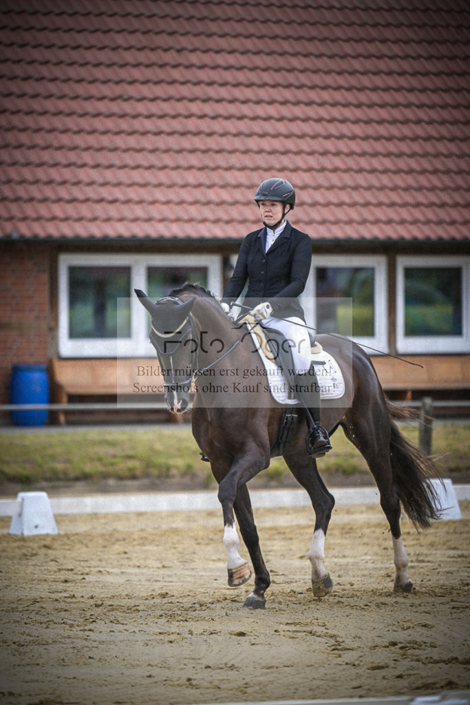 DOS_2155 | Entdecke hochwertige Reitturnierfotos von Foto Oger. Professionell, emotional und authentisch – jetzt Lieblingsmomente im Shop bestellen.Deutschlandweite Turnierfotografie. - Realisiert mit Pictrs.com