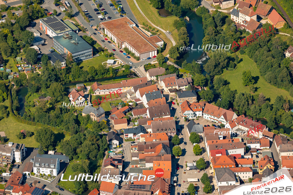 Das Luftbild zeigt :  Ebermannstadt - Die Luftaufnahme wurde 2024 vom UL-Flugzeug aus erstellt ( keine Drohne ) - Hochauflösende Luftaufnahme - Für grossformatige Ausdrucke geeignet. Die Geschenkidee !Mit Lizenz und Bildrechte bestellbar