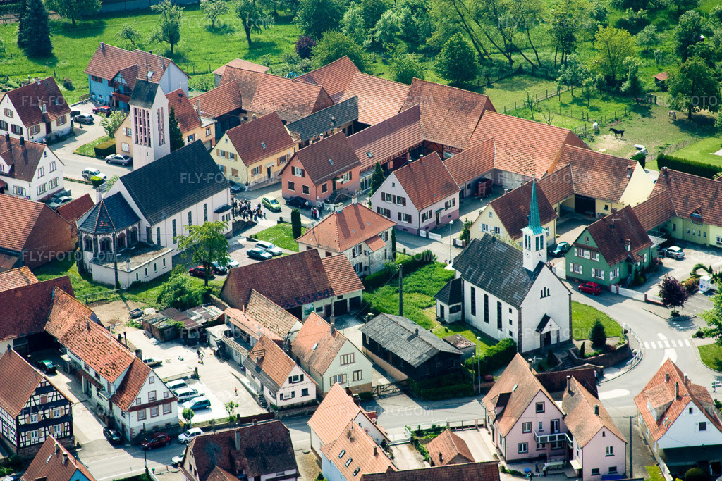 Aerial view: Village view in Buhl in the state Bas-Rhin, France. – Photo: IMG_18105.jpg taken on 05/03/2009 by Werner Riehm/FLY-FOTO.com – Resolution of the original: 4272 x 2848 px
