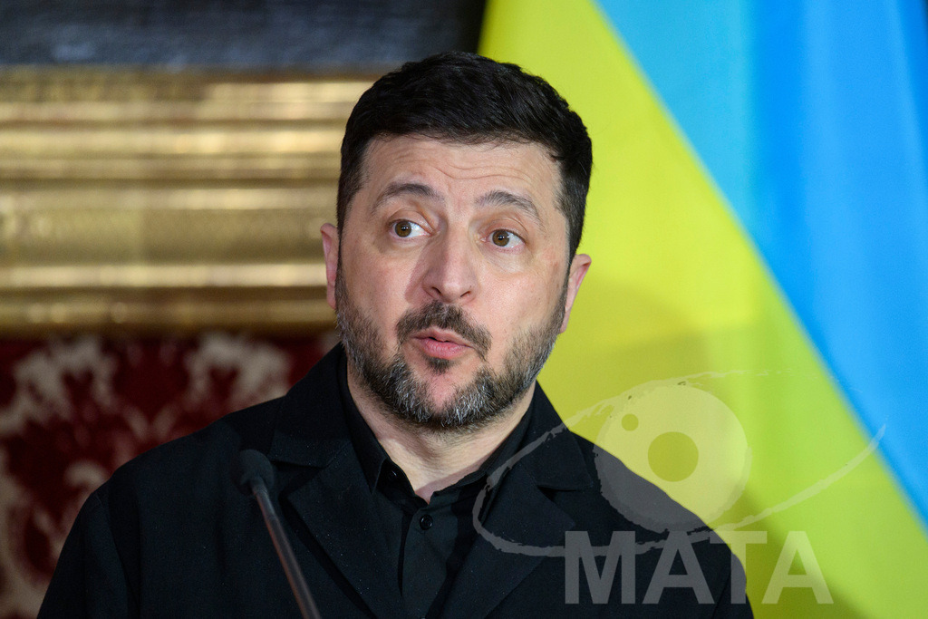 _DWA0457 | Politiker Wolodymyr Selenskyj, Präsident der Ukraine, iwährend eines Pressestatements in der Münchner Residenz vor der Verleihung des Ewald-von-Kleist-Preises.Der diesjährige Ewald-von-Kleist-Preis wird am Rande der Münchner Sicherheitskonferenz 2026 an das ukrainische Volk vergeben. München, 14.02.2026 Bayern Deutschland - Realisiert mit Pictrs.com