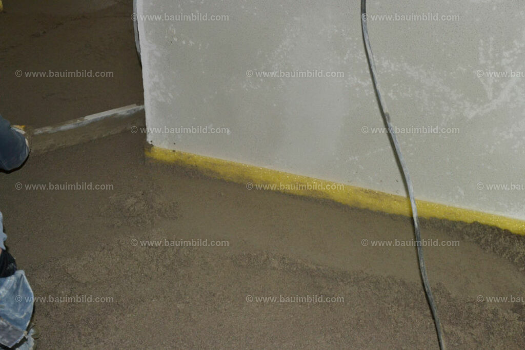 bib-lg19-fussbodenaufbau-0158 | Nach LV-Leistungsgruppen sortierte Detailfotos über den Bau eines Hauses. Alle Hausbau-Bilder direkt vom Urheber und Autor der Website Haus-Selber-Bauen.com
