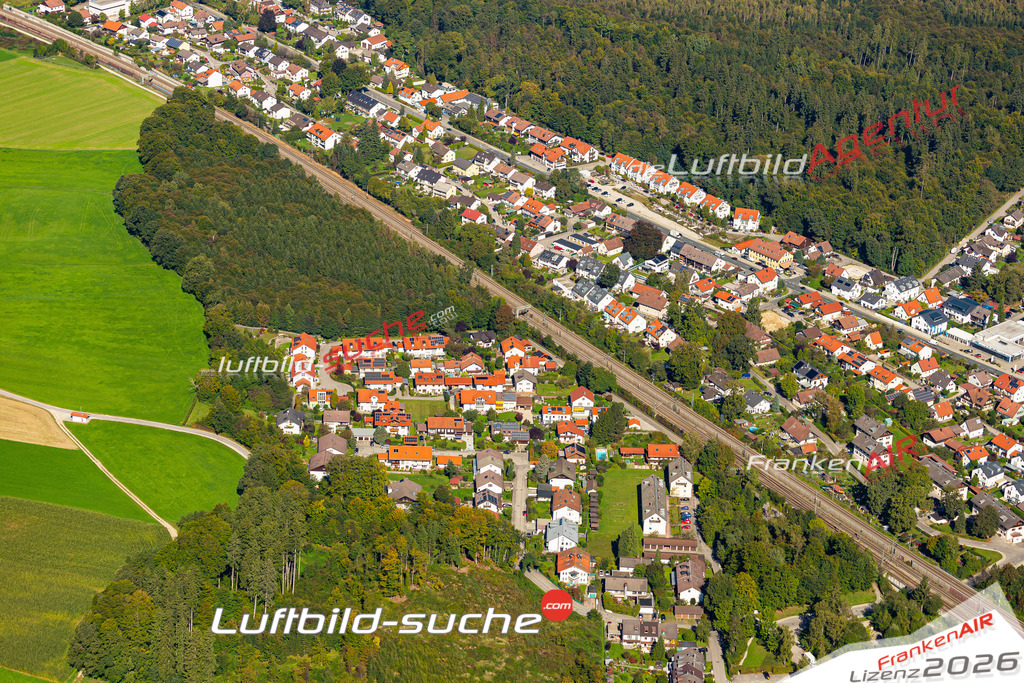 Das Luftbild der Stadt Kirchseeon wurde 2021 vom Flugzeug heraus erstellt (keine Drohne) Aufnahmehöhe ca.450 Meter- hohe Bildauflösung und Druck-Qualität garantiert!