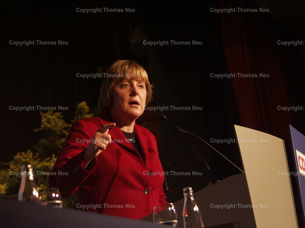 ANGELA_MERKEL_HP0103__98_ | 2003 besuchte Angela Merkel als CDU-Vorsitzende Heppenheim. Bei einem öffentlichen Auftritt sprach sie vor Bürgern und Parteimitgliedern zur politischen Lage.