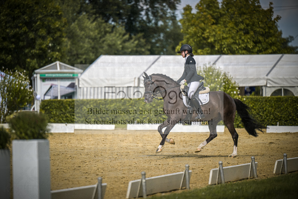 DOS_3860 | Entdecke hochwertige Reitturnierfotos von Foto Oger. Professionell, emotional und authentisch – jetzt Lieblingsmomente im Shop bestellen.Deutschlandweite Turnierfotografie. - Realisiert mit Pictrs.com
