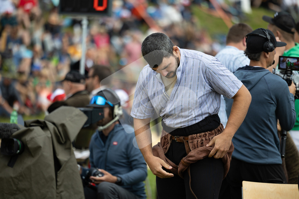 Rigi2025_1549 | Die Schwinger des Schwyzer Kantonalen Schwingerverbandes: Fotos, die Dynamik und Leidenschaft festhalten, sowie emotionale Momente aus dem traditionellen Schwingsport zeigen. - Realisiert mit Pictrs.com