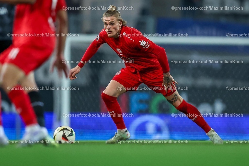 RWE09032501074 | 2025.03.09, Fußball, 3.Liga, Rot-Weiss Essen - SV Waldhof Mannheim, Stadion Hafenstraße, Saison 2024 2025: Tom Moustier (RWE #28)DFB regulations prohibit any use of photographs as image sequences and or quasi-video.