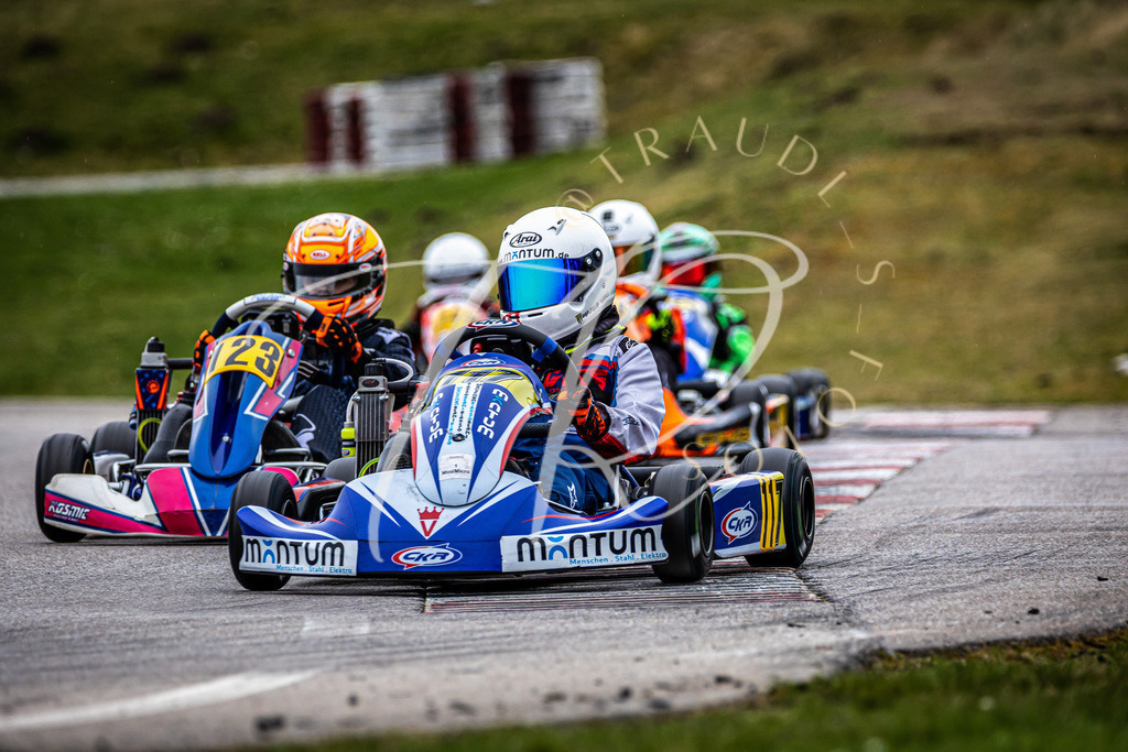 2b48c927b8d74971ab3edf8a8b08fe1c | traudl_s_fotos