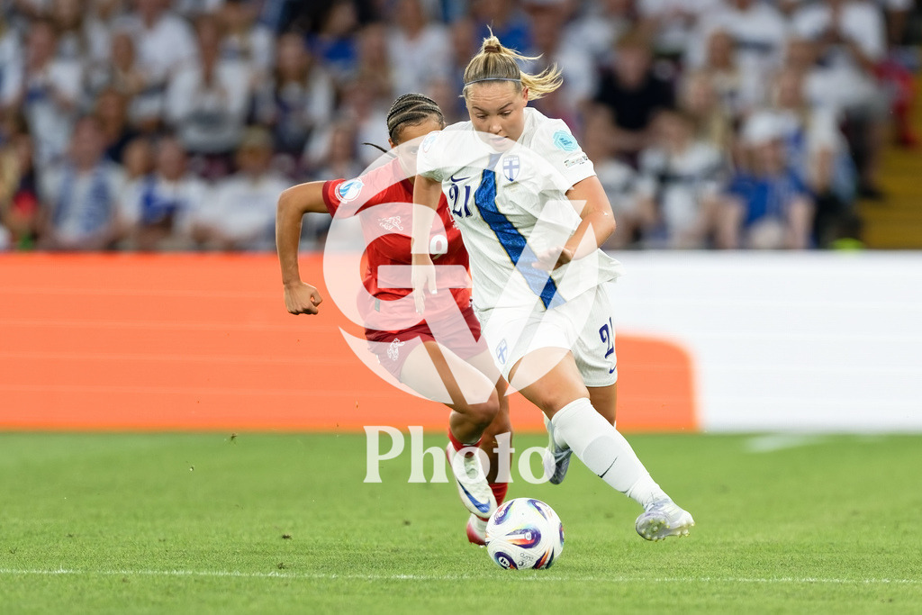 Finland v Switzerland: UEFA Women's EURO 2025 Group A | GENEVA, SWITZERLAND - JULY 10: Oona Sevenius of Finland runs with the ball during the UEFA Women's EURO 2025 Group A match between Finland and Switzerland at Stade de Geneve on July 10, 2025 in Geneva, Switzerland. (Photo by Giuseppe Velletri/Sports Press Photo/Getty Images)