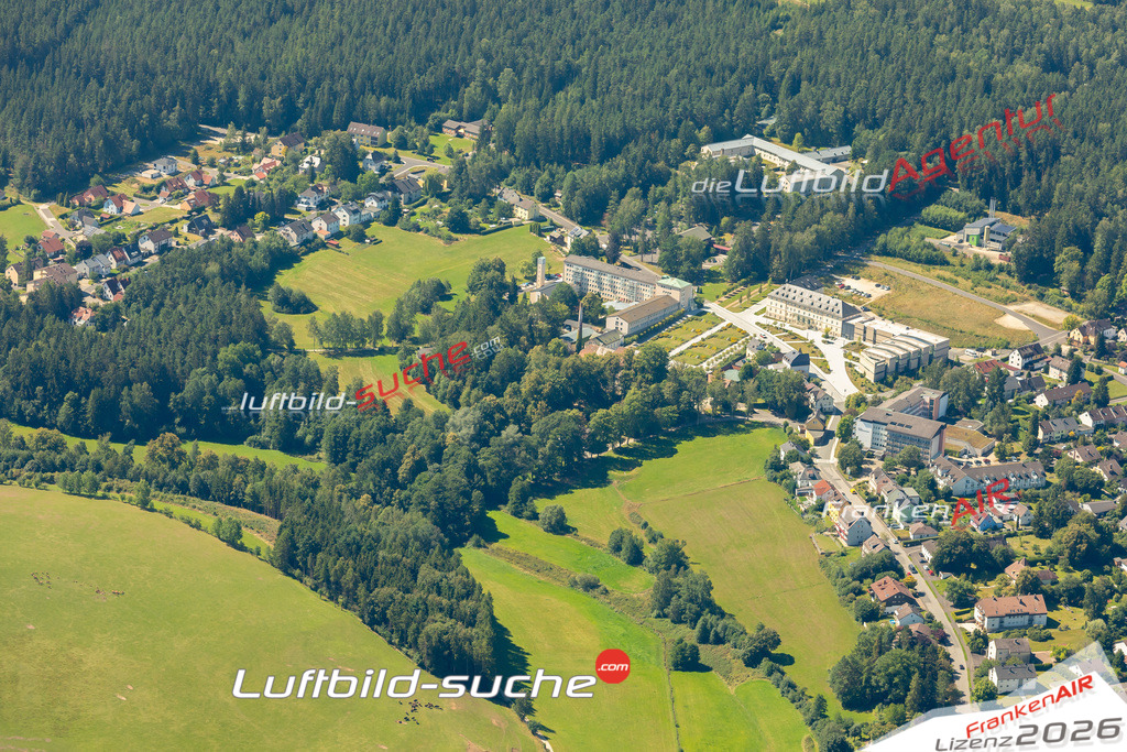 Das Luftbild zeigt :  Bad Alexandersbad - Die Luftaufnahme wurde 2023 vom UL-Flugzeug aus erstellt ( keine Drohne ) - Hochauflösende Luftaufnahme - Für grossformatige Ausdrucke geeignet. Die Geschenkidee !Mit Lizenz und Bildrechte bestellbar