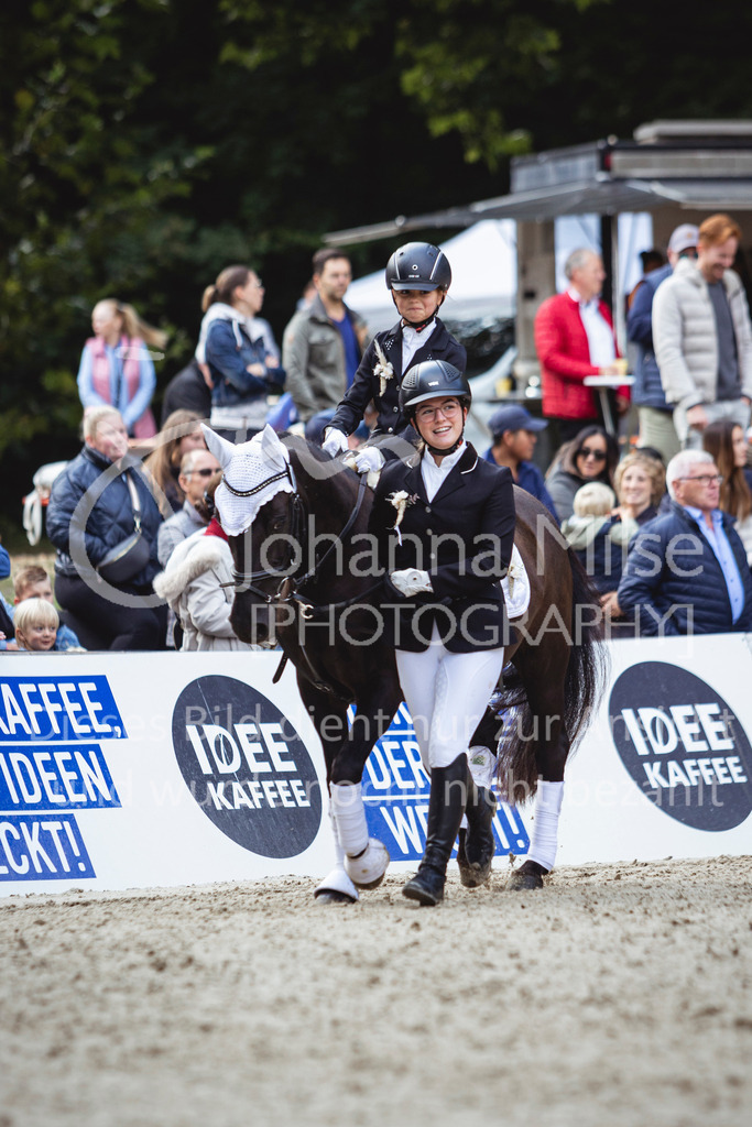 240915_OWLCh_FuehrzuegelWB-619 | Deine schönsten Turniermomente als professionelle Fotos! Entdecke hochwertige Pferdesport-Fotografie im Online-Shop. Jetzt Fotos finden & bestellen!