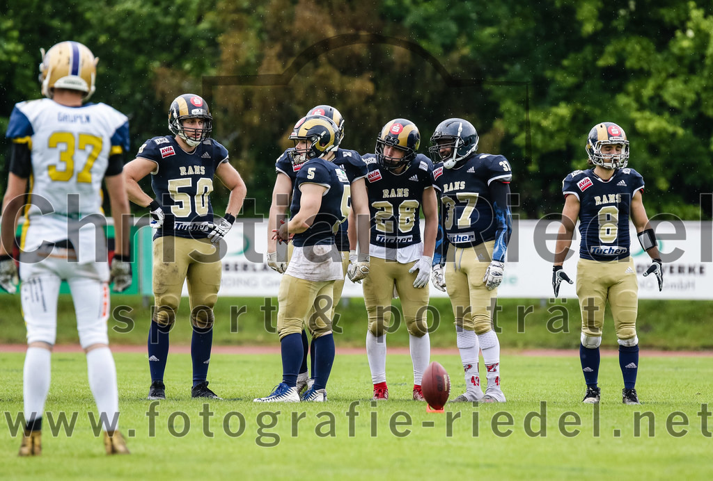 2022-05-29_148_Erding_Bulls_gegen_Nuernberg_Rams | Erding, Deutschland, 29.05.2022:
Fußball, Regionalliga 2022, 5. Spieltag, Erding Bulls gegen Nürnberg Rams, Endergebnis: 10:16

Foto: Christian Riedel / fotografie-riedel.net