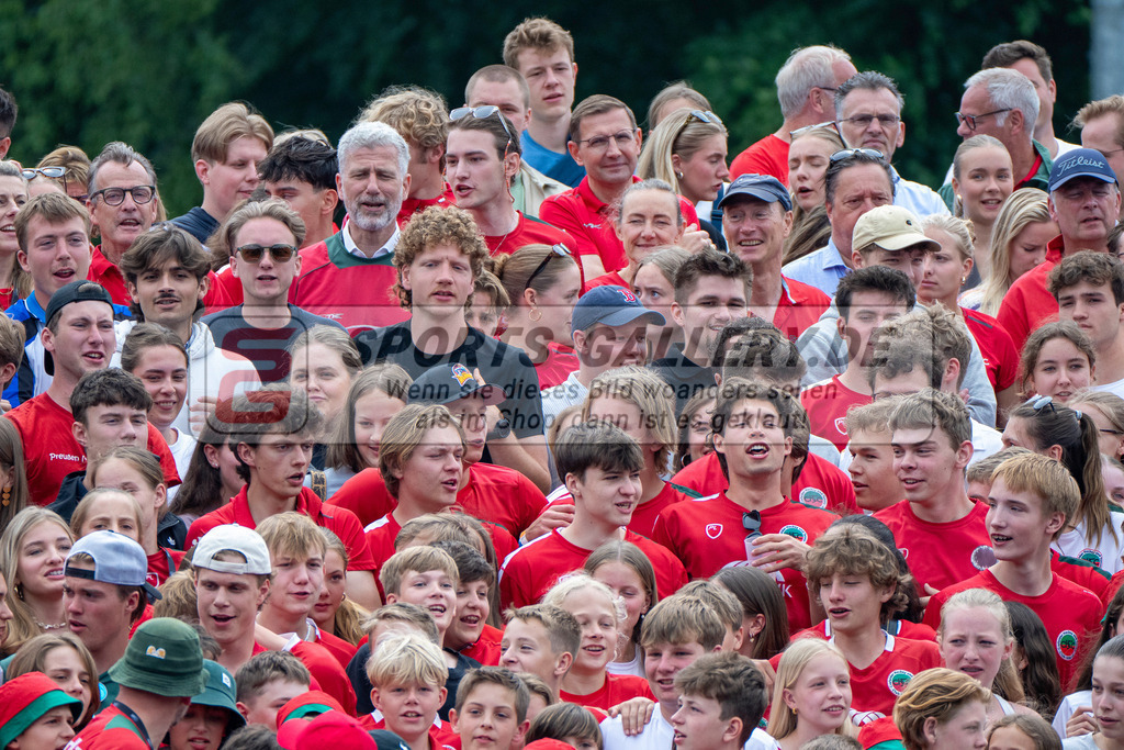 Final4_20250601-1330-HK108474 | Krefeld, Deutschland, 01.06.2025:  Feldhockey Final4 2025 – „Deutsche Feldhockey-Meisterschaften 2025“ Crefelder HTC - Rot-Weiss Köln (Finale Herren) im Gerd-Wellen-Hockeyanlage am 01.06.2025 in Krefeld, Deutschland. (Foto von Kramhöller/Fehrmann/Kaste)Krefeld, Germany, 01.06.2025: Feldhockey Final4 2025 – „Deutsche Feldhockey-Meisterschaften 2025“ Harvestehuder HTC - Düsseldorfer HC (Finale Damen) in Gerd-Wellen-Hockeyanlage at 01.06.2025 in Krefeld, Deutschland. (Foto from Kramhöller/Fehrmann/Kaste)