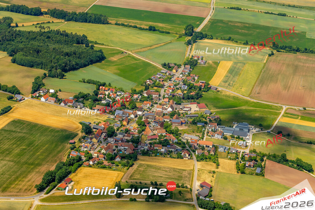 Das Luftbild zeigt : Bernhardswinden Ansbach - Die Luftaufnahme wurde 2023 vom UL-Flugzeug aus erstellt ( keine Drohne ) - Hochauflösende Luftaufnahme - Für grossformatige Ausdrucke geeignet. Die Geschenkidee !Mit Lizenz und Bildrechte bestellbar