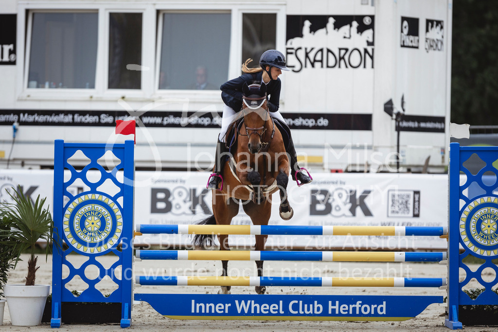 240712_BHO_A2-Springen-2-205 | Deine schönsten Turniermomente als professionelle Fotos! Entdecke hochwertige Pferdesport-Fotografie im Online-Shop. Jetzt Fotos finden & bestellen!