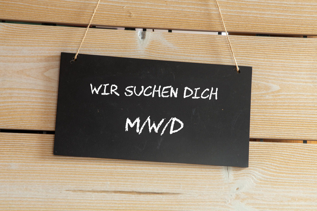 Wir suchen Dich m/w/d (Vorlage) | Wir suchen Dich / Wir suchen Verstärkung: Auf einem Schild steht WIR SUCHEN DICH M/W/D (Vorlage Mitarbeitersuche) - Realisiert mit Pictrs.com