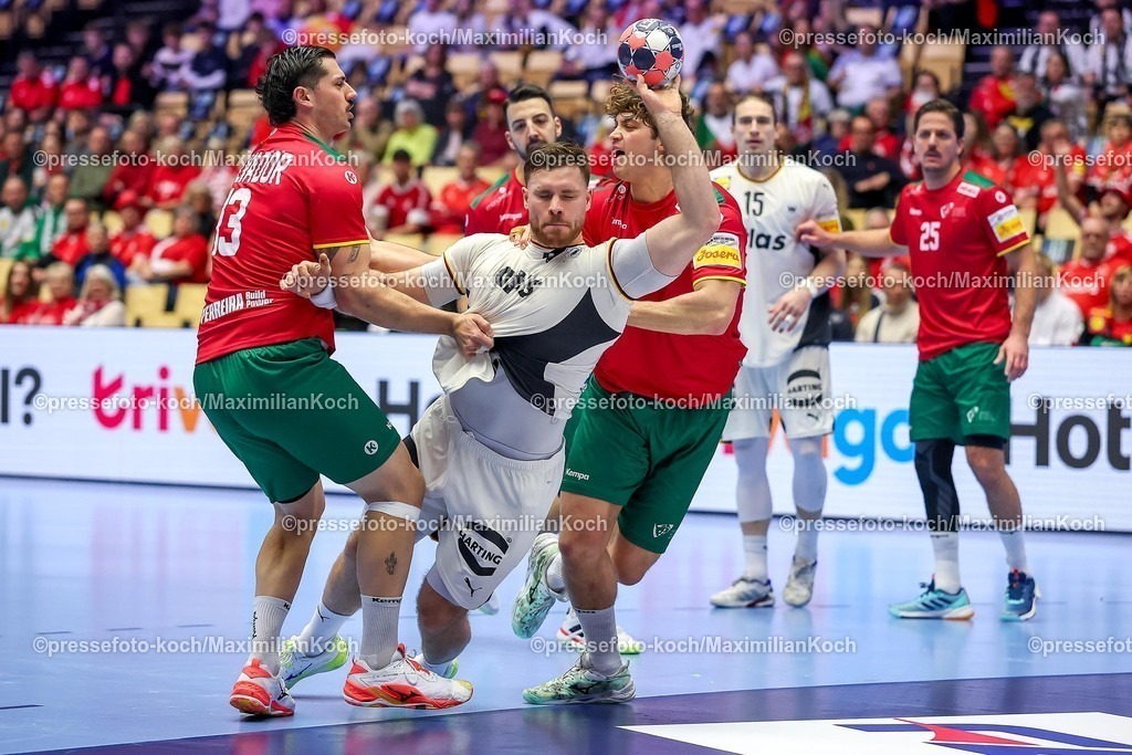 EHF22012601032 | 22.01.2026, Handball, Men's EHF EURO 2026, Deutschland - Portugal, Jyske Bank Boxen in Herning, Dänemark, Main Round:  Johannes Golla (Germany #04) im Zweikampf gegen   Rocha Nogueira (Portugal #13)   Gabriel Oliveira Cavalcanti (Portugal #95) 