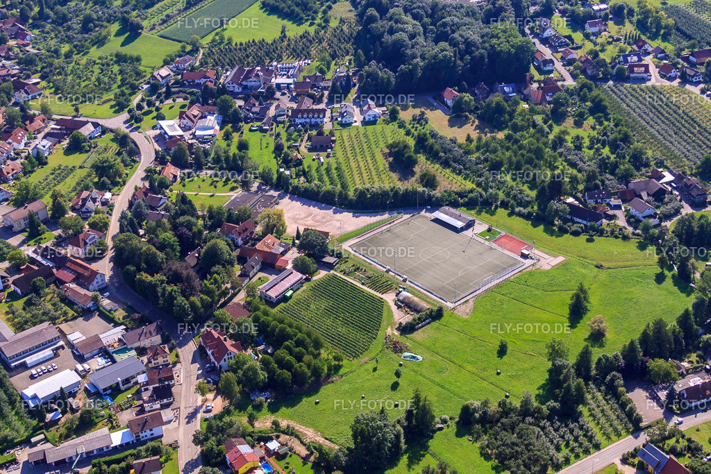Sportplätze des SV Obersasbach 1952 eV | Luftbild: Sportplätze des SV Obersasbach 1952 eV im Ortsteil Obersasbach in Sasbach im Bundesland Baden-Württemberg in Deutschland. Foto: IMG_31473.jpg vom 09.08.2010 durch Werner Riehm/FLY-FOTO.de - Realisiert mit Pictrs.com