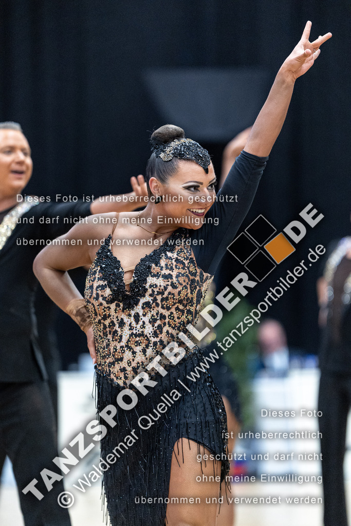 20240406-11772 | Hier finden Sie Tanz Bilder vom Latein und Standard Formationen tanzen. Sportbilder vom Tanzsport. Schöne Fotos und von Weltmeisterschaft, Europameisterschaft, Bundesliga, Regionalliga, Oberliga und Landesliga sowie von GOC Stuttgart, DanceComp, WM Bremen