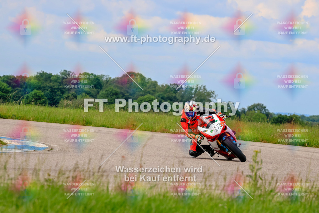 MotoTeam-1197 | Hier findet Ihr Bilder von Touristenfahrten auf der Nürburgring Nordschleife oder von anderen Veranstaltungen die ich besucht habe. Viel Spass beim Durch Schauen 