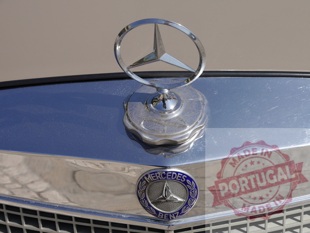 Mercedes-Benz three-pointed star hood ornament detail | Mercedes-Benz emblem and hood ornament on a vintage luxury car - Realized with Pictrs.com