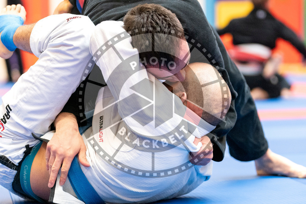 20231118PBB10950 | Fighters compete during the AJP Tour 600 Frankfurt Championship in Frankfurt/Main, Germany, on November 18, 2023.