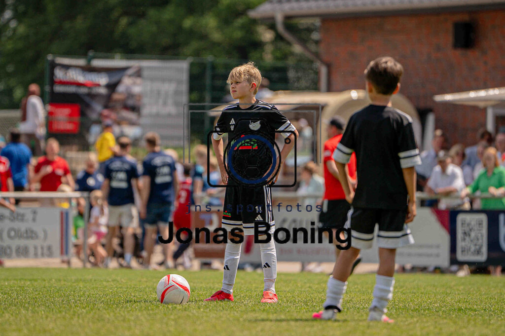 Fußball I E-Junioren I Saison 2025-2026 I OM-Cup Lüsche I Sonntag  I 23858 | jns.sportfotos - Realisiert mit Pictrs.com