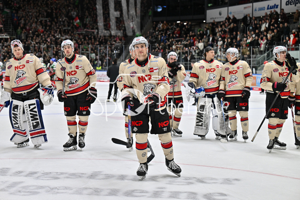 Augsburger Panther - Nürnberg Ice Tigers | Enttaeuschte Gesichter bei den Spieler der Ice Tigers nach der Niederlage in Augsburg / DEL: Augsburger Panther - Nuernberg Ice Tigers, Curt Frenzel Stadion am 06.12.2024