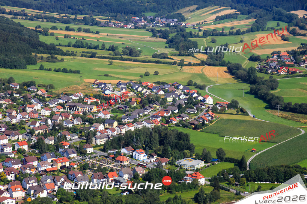 Die Luftaufnahme der Stadt Pressig wurde vom UL-Flugzeug heraus erstellt ( keine Drohne )- hohe Auflösung für beste Qualität