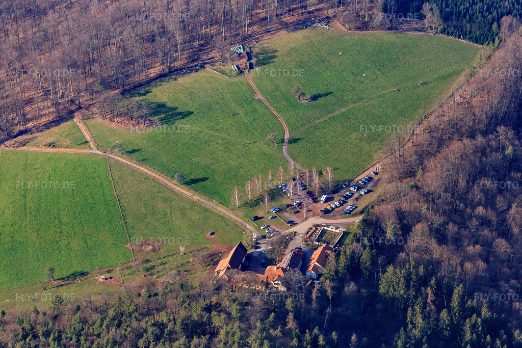 Luftbild: Gimbelhof in Lembach im Bundesland Bas-Rhin in Frankreich. – Foto: IMG_086697.jpg vom 26.03.2016 durch Werner Riehm/FLY-FOTO.de – Auflösung des Originals: 5472 x 3648 px