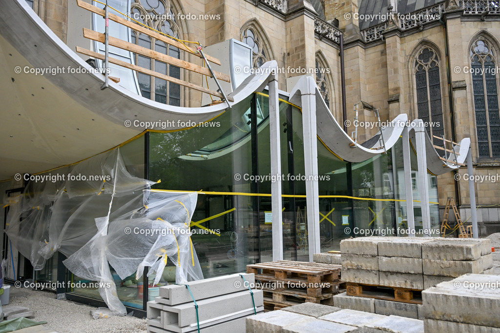 Domplatz Linz_ Mariendom_ Neuer Dom_ 16.04.2024-16 | 16.04.2024, Domplatz Linz, AUT, Mariendom, Neuer Dom, im Bild neues im Bau befindliches Domcenter am Domplatz